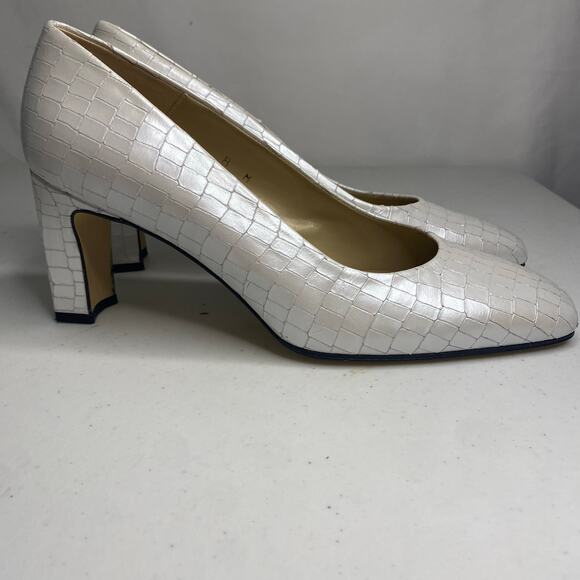 Etienne Aigner Valencia Leather White Shiny Closed Toe Heels Classic Size 8 - Picture 8 of 16